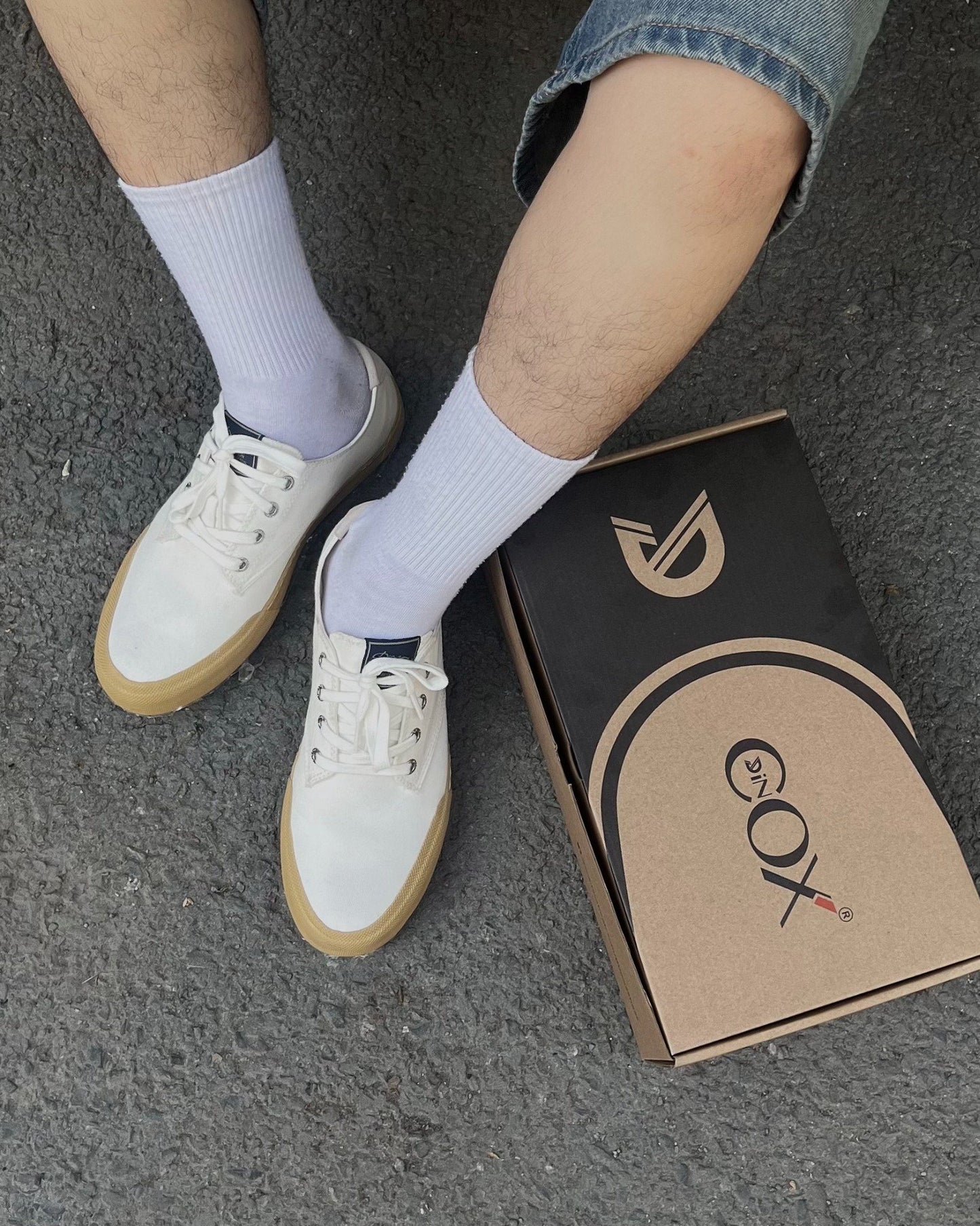 Giày Sneaker nam E22 OFF WHITE